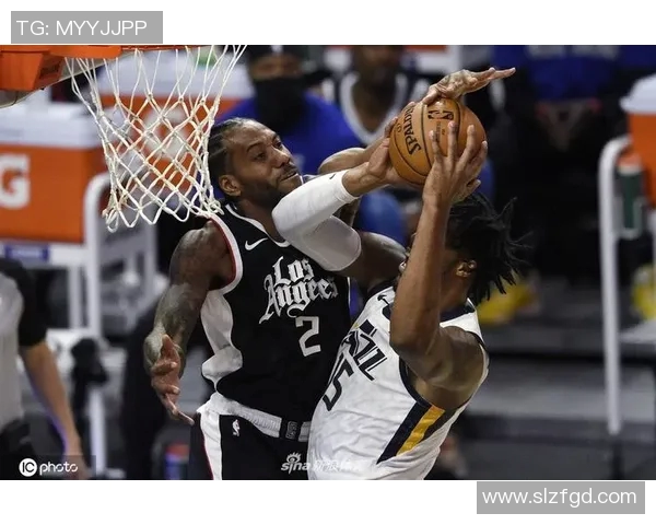 快船与爵士激战24日赛场精彩瞬间回顾与赛后分析